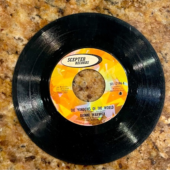 1967 RARE Dionne Warwick – The Windows Of The World / Walk Little Dolly 7” Vinyl - Picture 3 of 3